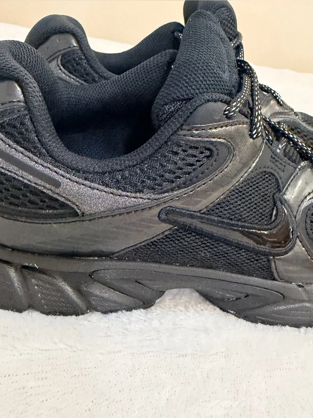 Nike V5 RNR Black Sneakers Size Big Kid 7 - #IQ9954-001
